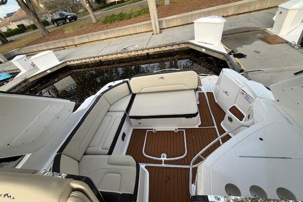 New Year 33ft Monterey Yacht For Sale