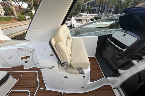 New Year 33ft Monterey Yacht For Sale