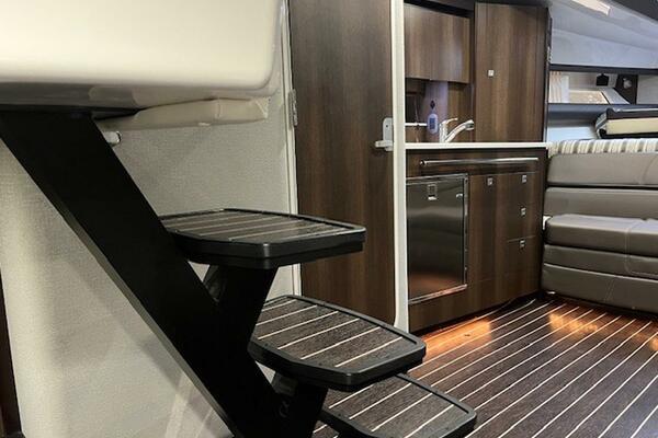 New Year 33ft Monterey Yacht For Sale