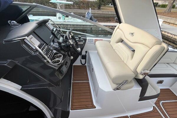 New Year 33ft Monterey Yacht For Sale