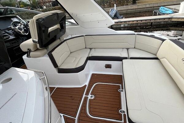New Year 33ft Monterey Yacht For Sale