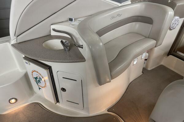 32ft Sea Ray Yacht For Sale