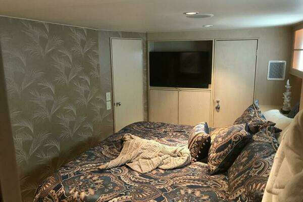 Broward Custom Extended Yacht For Sale