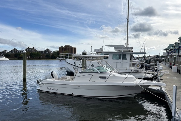 24-ft-Robalo-2005-R235 Walkaround-Palatka Florida United States yacht for sale