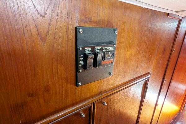 UBUNTU 46ft Morgan Yacht For Sale