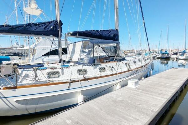 UBUNTU 46ft Morgan Yacht For Sale