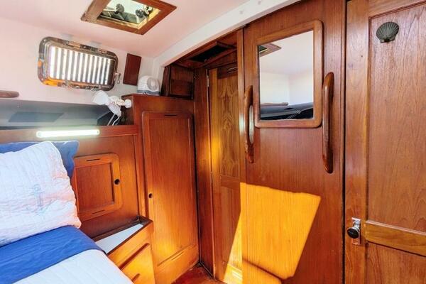 UBUNTU 46ft Morgan Yacht For Sale