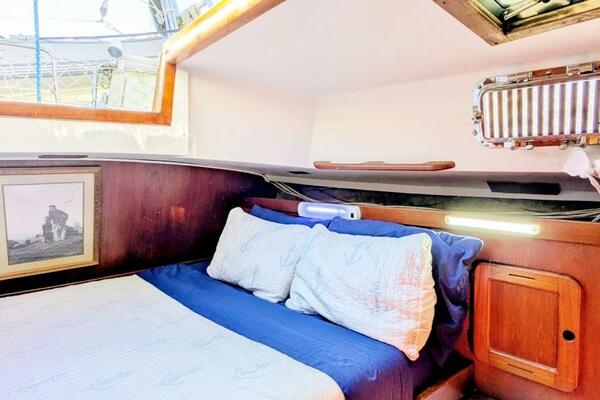 UBUNTU 46ft Morgan Yacht For Sale