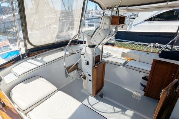 UBUNTU 46ft Morgan Yacht For Sale