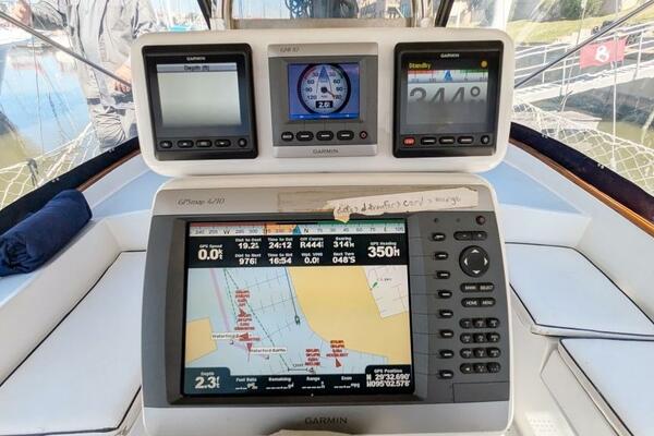 UBUNTU 46ft Morgan Yacht For Sale