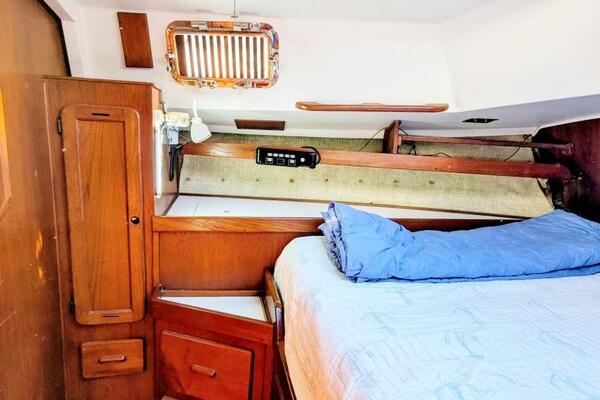 UBUNTU 46ft Morgan Yacht For Sale