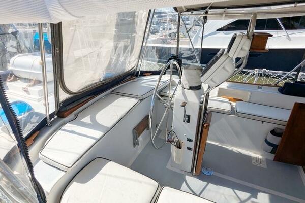 UBUNTU 46ft Morgan Yacht For Sale