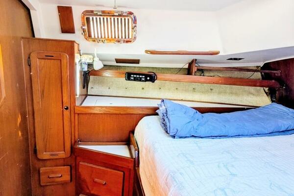 UBUNTU 46ft Morgan Yacht For Sale