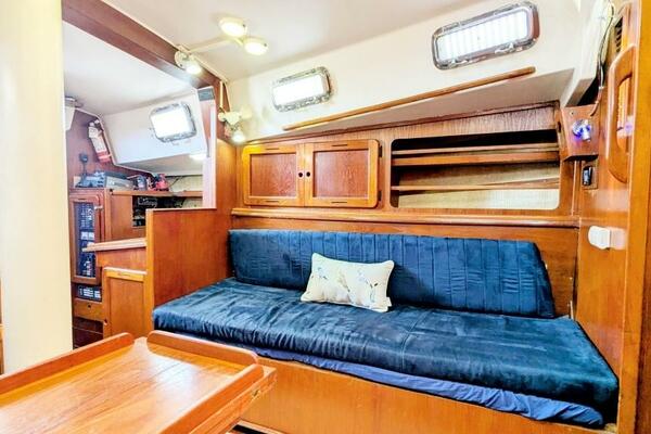 UBUNTU 46ft Morgan Yacht For Sale