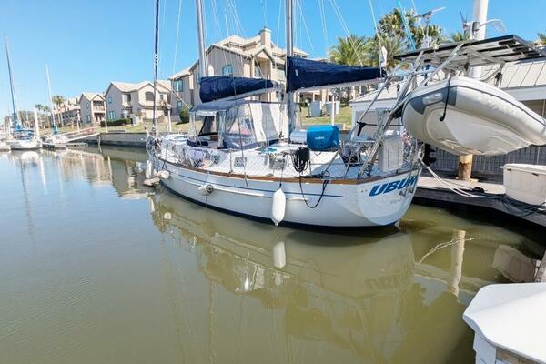 UBUNTU 46ft Morgan Yacht For Sale