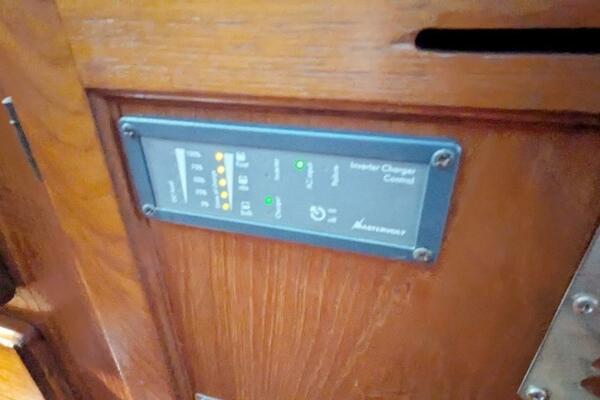 UBUNTU 46ft Morgan Yacht For Sale