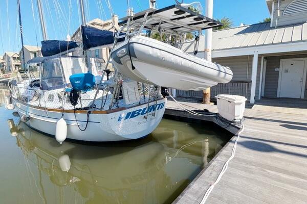 UBUNTU 46ft Morgan Yacht For Sale