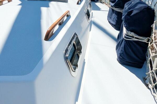 UBUNTU 46ft Morgan Yacht For Sale