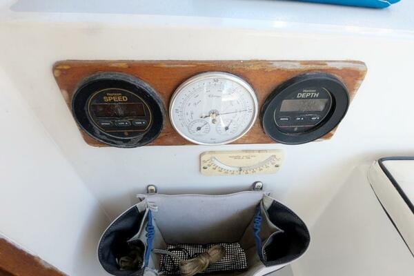 UBUNTU 46ft Morgan Yacht For Sale