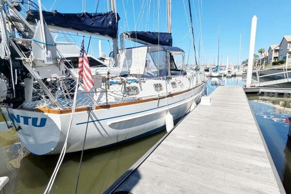 UBUNTU 46ft Morgan Yacht For Sale