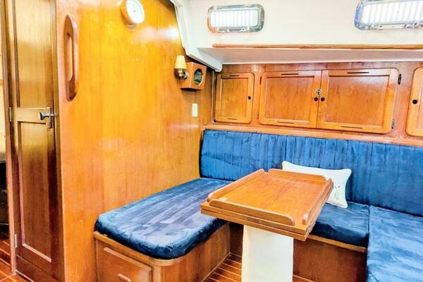 UBUNTU 46ft Morgan Yacht For Sale