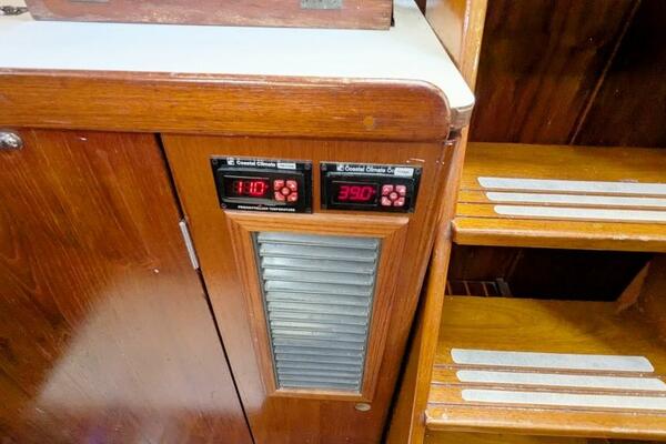 UBUNTU 46ft Morgan Yacht For Sale