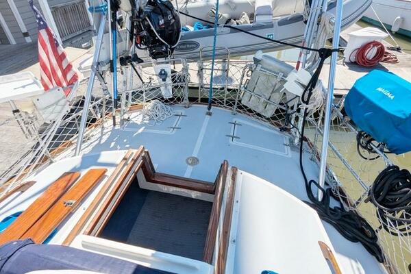 UBUNTU 46ft Morgan Yacht For Sale