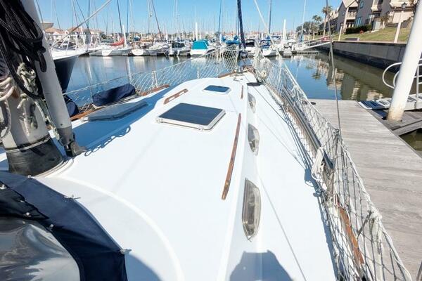 UBUNTU 46ft Morgan Yacht For Sale