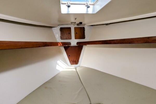 UBUNTU 46ft Morgan Yacht For Sale