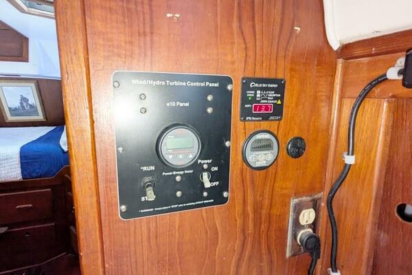 UBUNTU 46ft Morgan Yacht For Sale