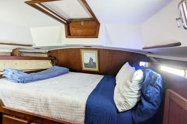 UBUNTU 46ft Morgan Yacht For Sale