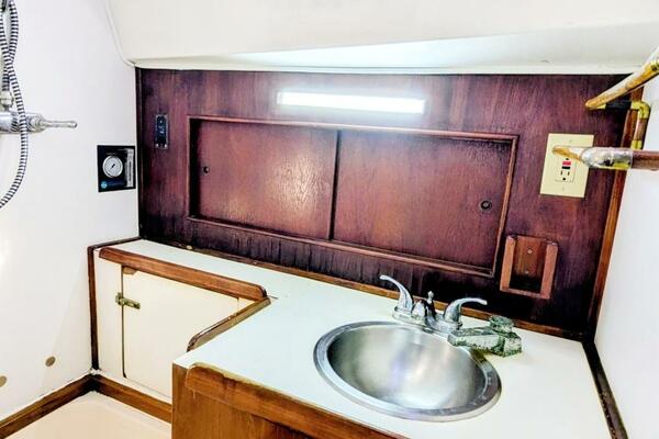 UBUNTU 46ft Morgan Yacht For Sale