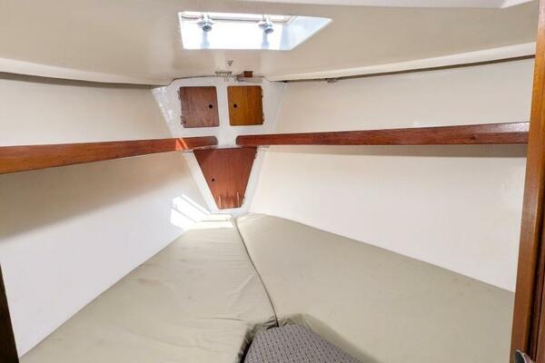 UBUNTU 46ft Morgan Yacht For Sale