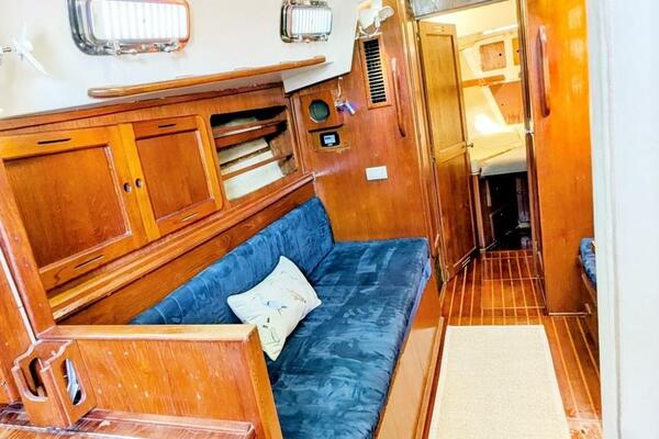 UBUNTU 46ft Morgan Yacht For Sale