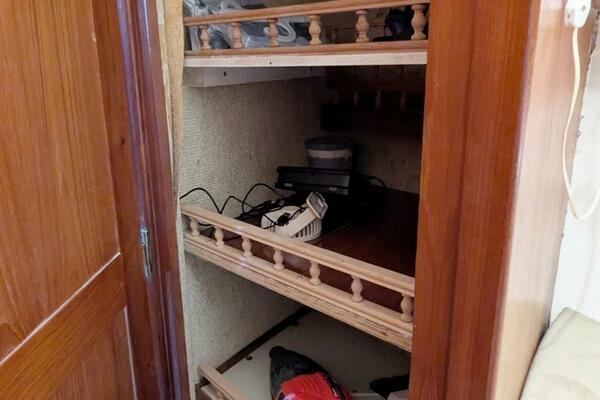 UBUNTU 46ft Morgan Yacht For Sale