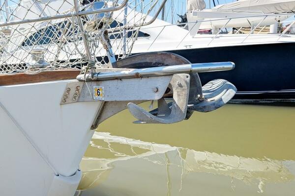 UBUNTU 46ft Morgan Yacht For Sale