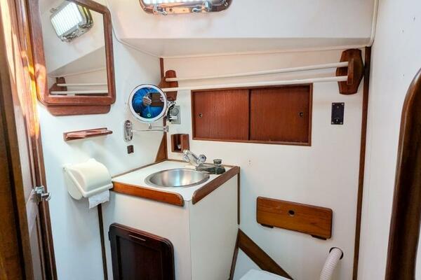 UBUNTU 46ft Morgan Yacht For Sale