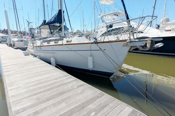 UBUNTU 46ft Morgan Yacht For Sale