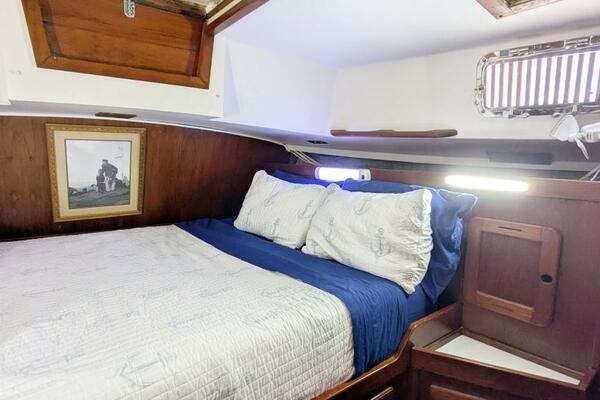 UBUNTU 46ft Morgan Yacht For Sale