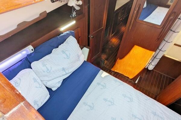 UBUNTU 46ft Morgan Yacht For Sale