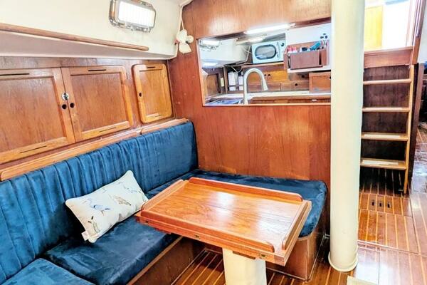 UBUNTU 46ft Morgan Yacht For Sale