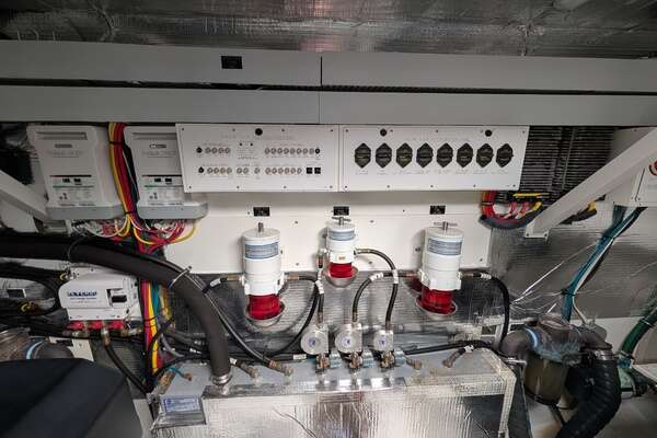 2022 Cruisers Yachts 54