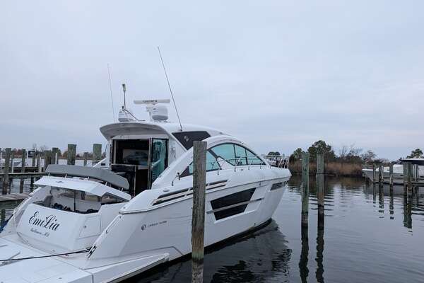 2022 Cruisers Yachts 54