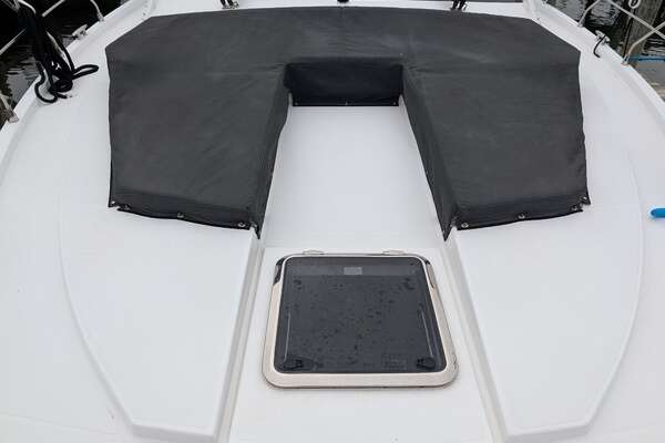 2022 Cruisers Yachts 54