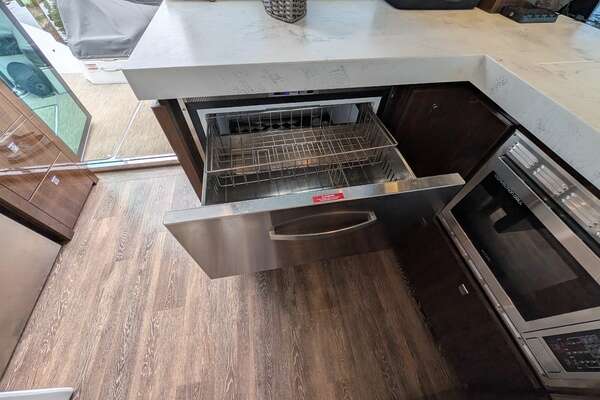 2022 Cruisers Yachts 54