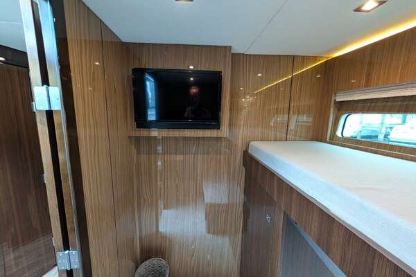 2022 Cruisers Yachts 54