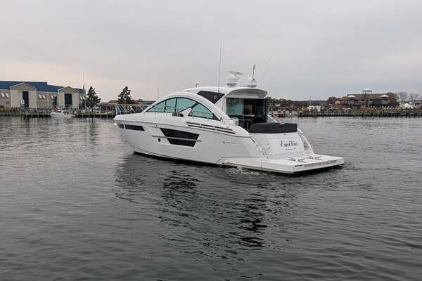 2022 Cruisers Yachts 54