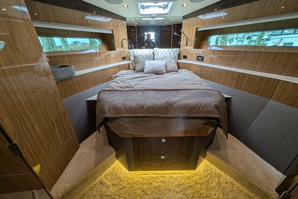 54ft Cruisers Yachts Yacht For Sale