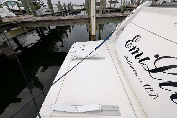 2022 Cruisers Yachts 54