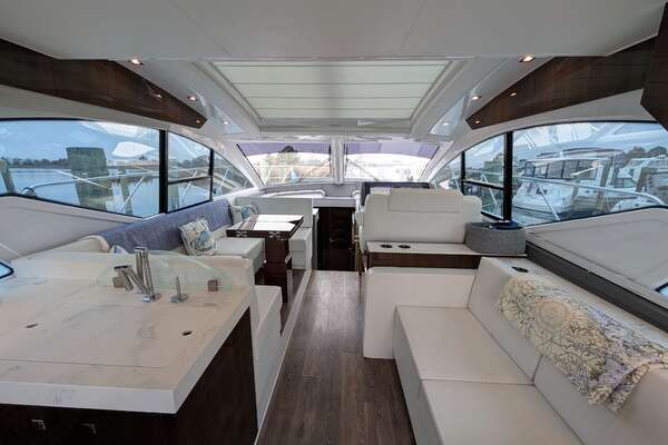 2022 Cruisers Yachts 54